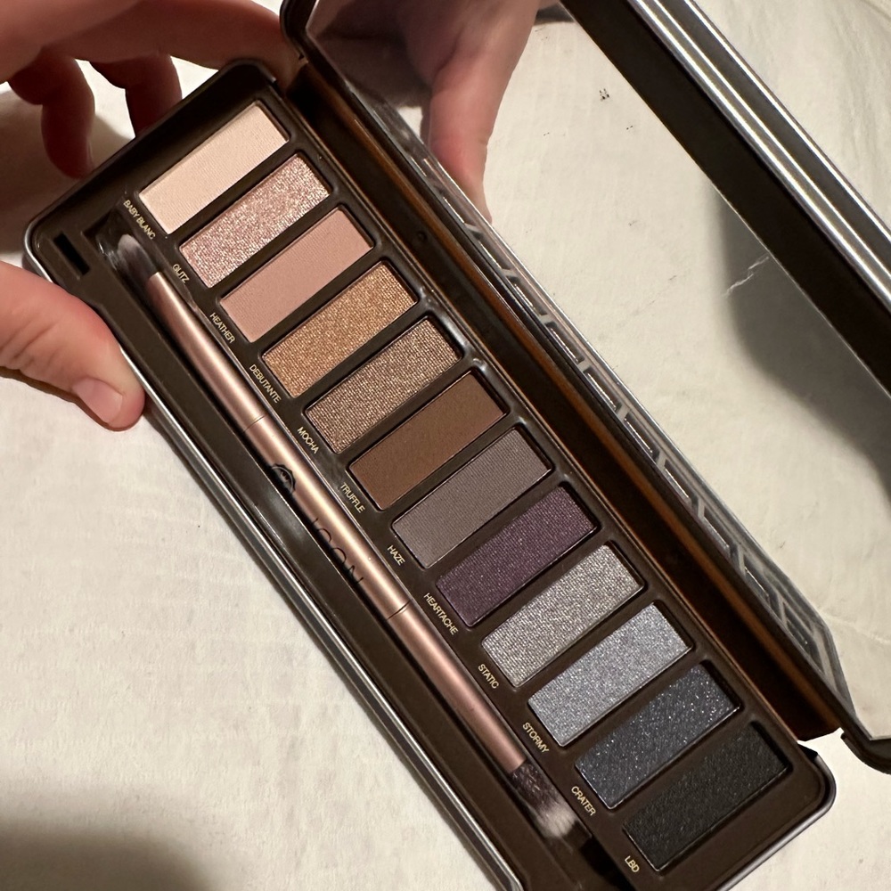 Icon eyeshadow makeup palette